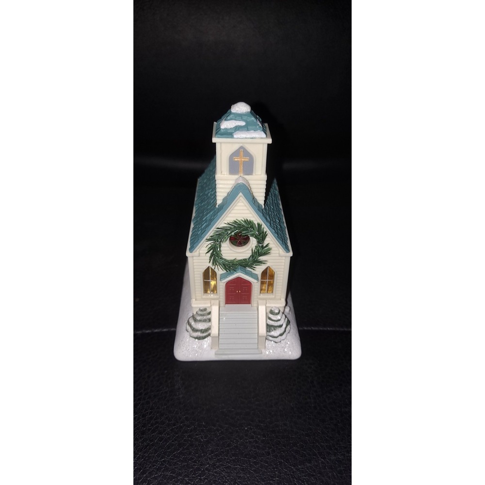 A‎ Carol by Candlelight Hallmark ornament 2012 Magic, plays Silent Night